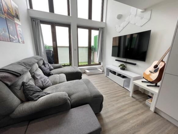 Flat Talbot Road in Northampton