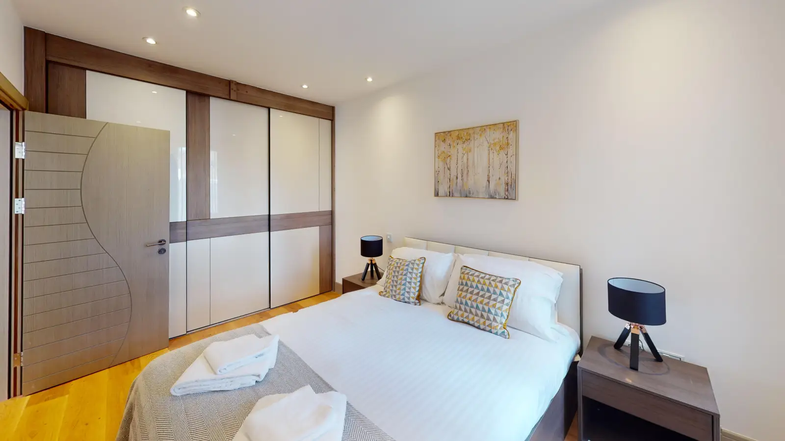Flat Chiswick High Road in Greater London