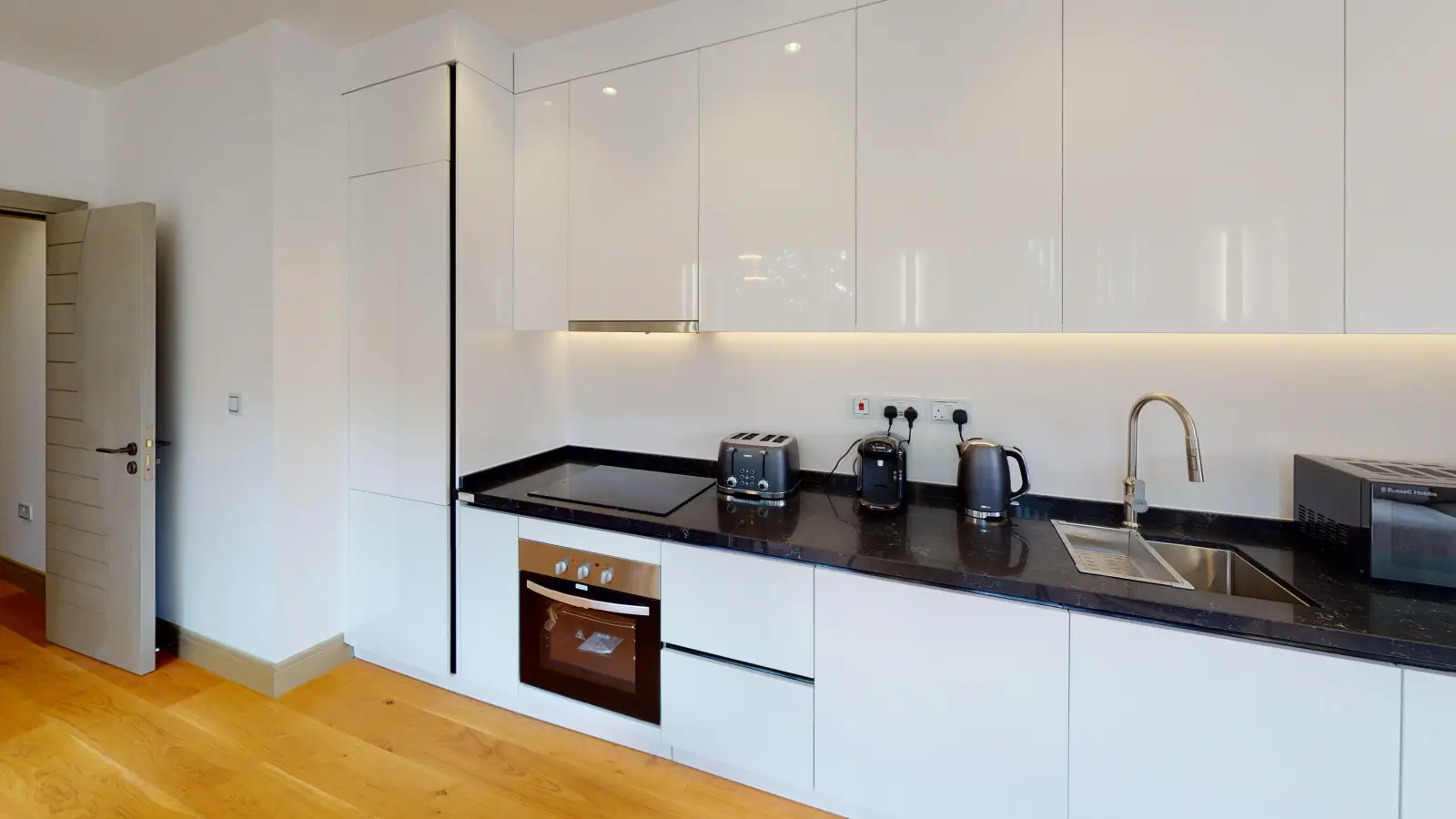 Flat Chiswick High Road in Greater London