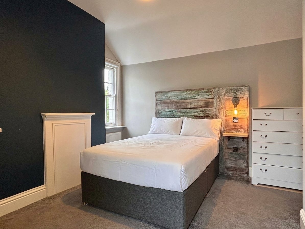 Room Spa Road in Gloucester