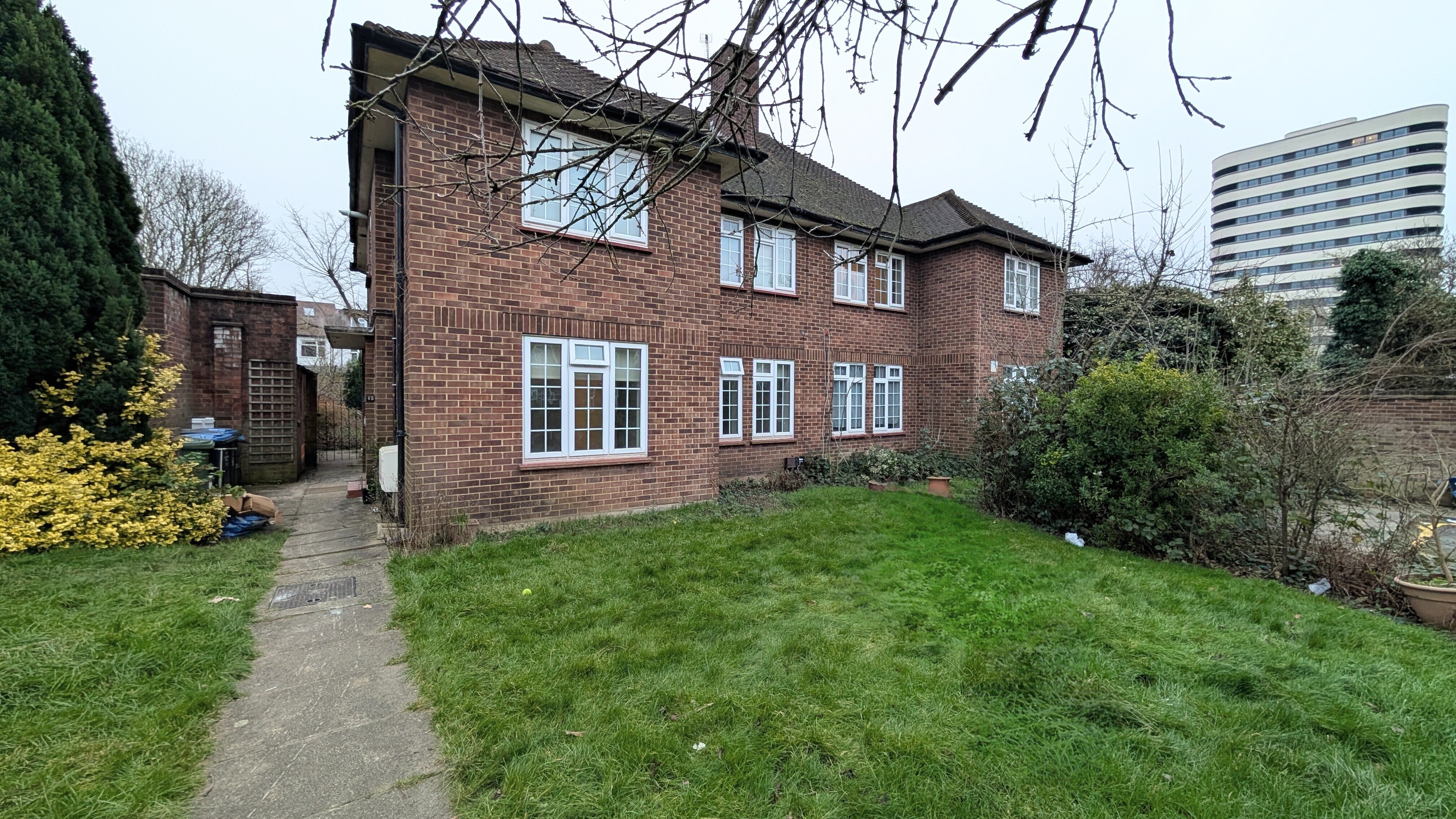 Flat Lea Gardens in Greater London