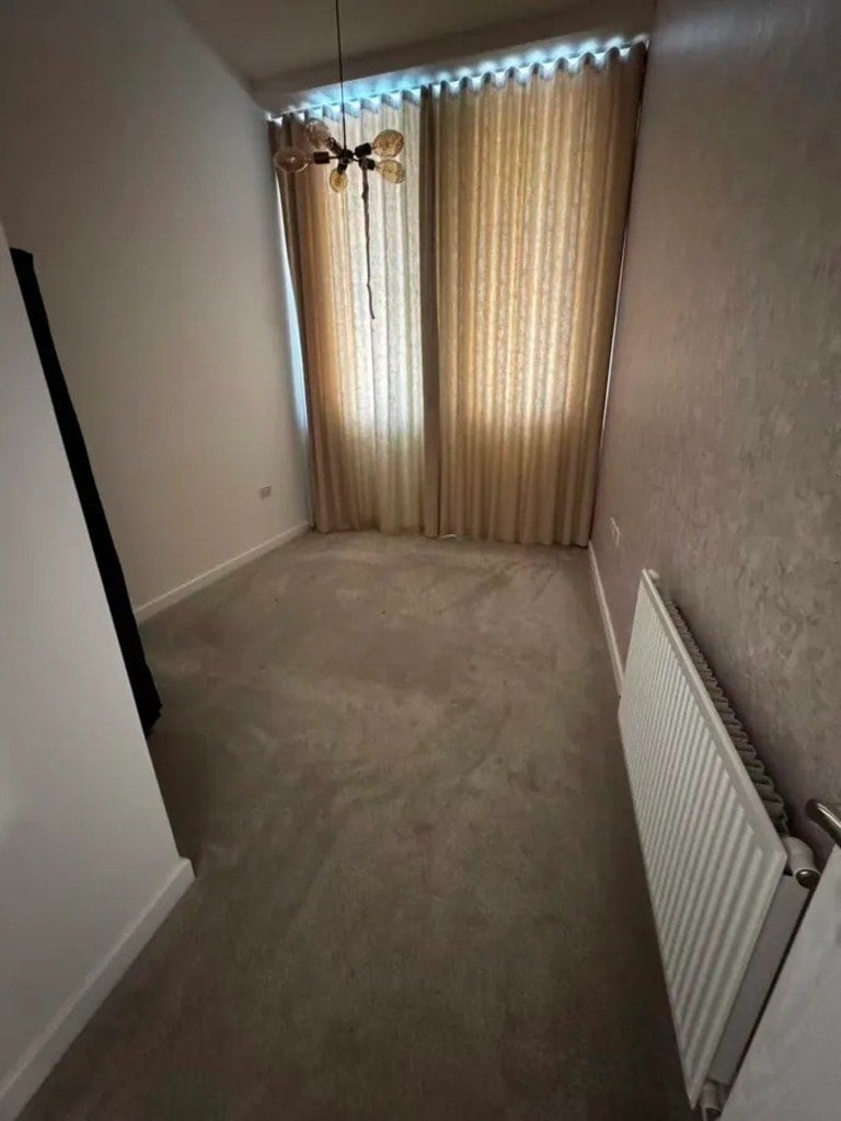 Flat Nestle's Avenue in Greater London