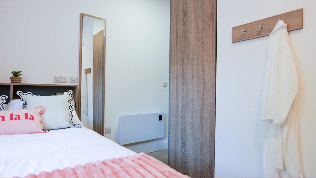 Room Hagley Road in Birmingham