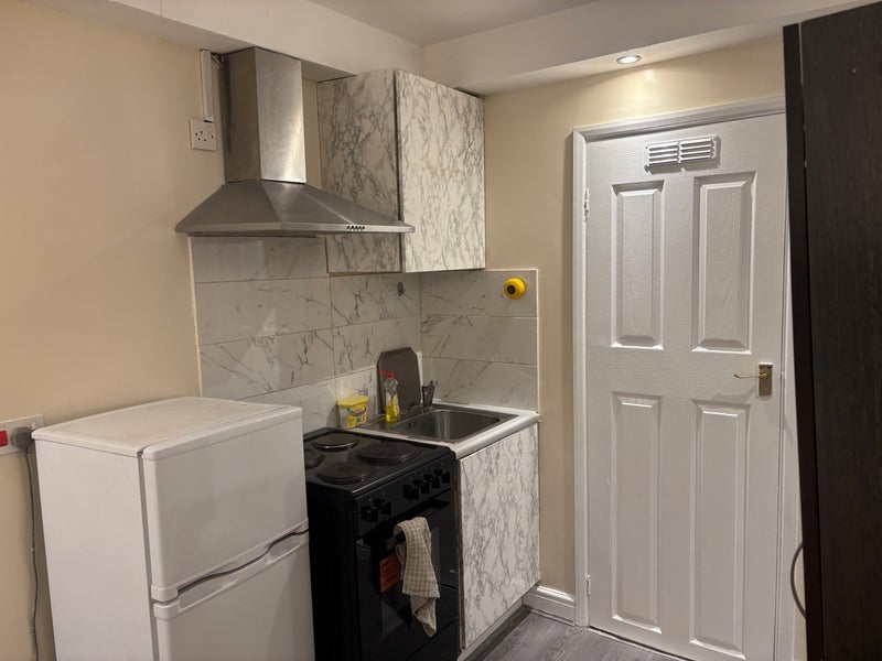 Room Saxonbury Close in Greater London
