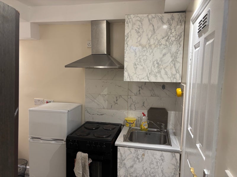 Room Saxonbury Close in Greater London