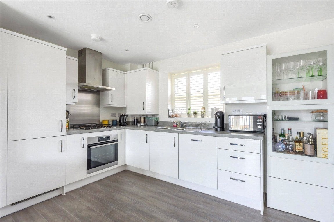 House Oak Avenue in Wokingham