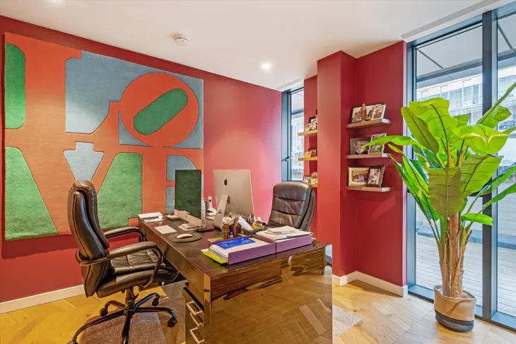 Flat Circus Road West in Greater London