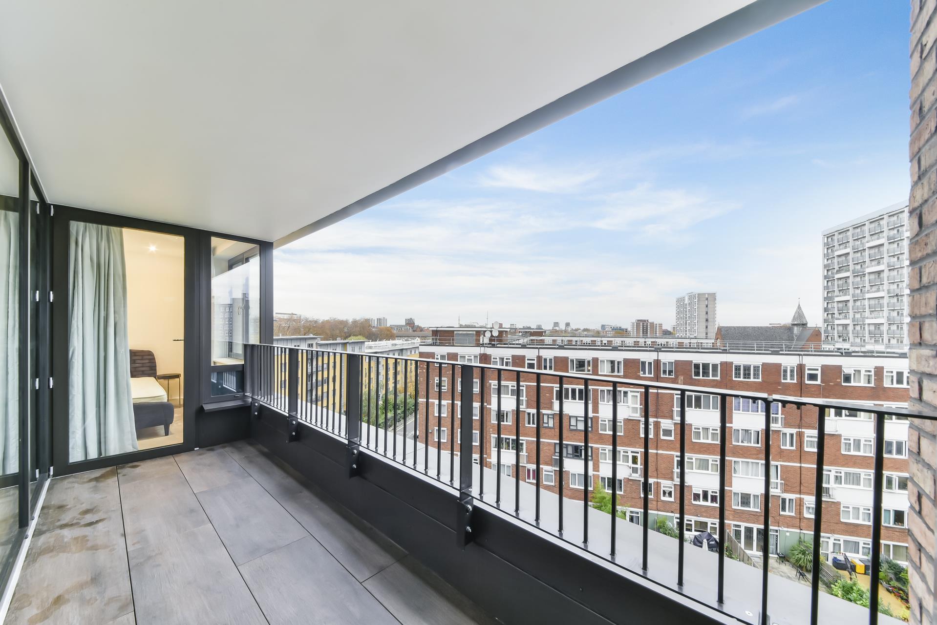 Flat Hackney Road in Greater London