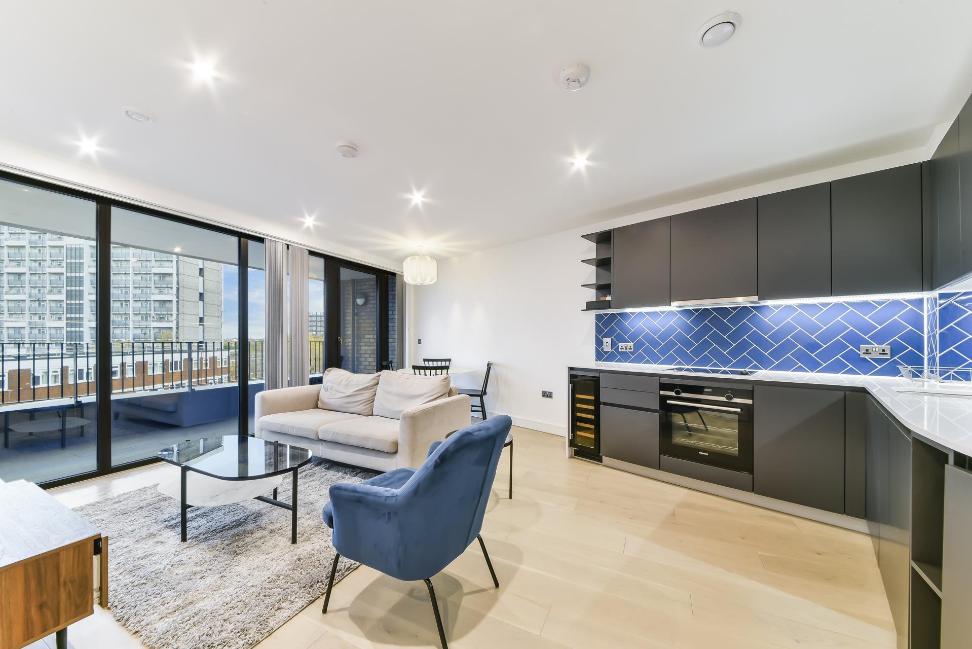 Flat Hackney Road in Greater London