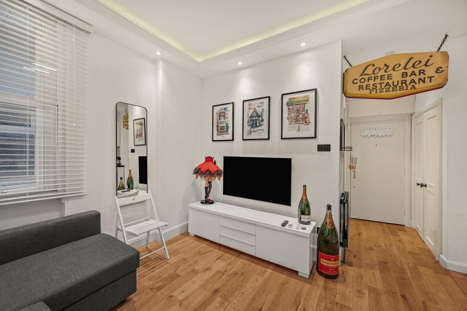 Flat Old Compton Street in City of Westminster