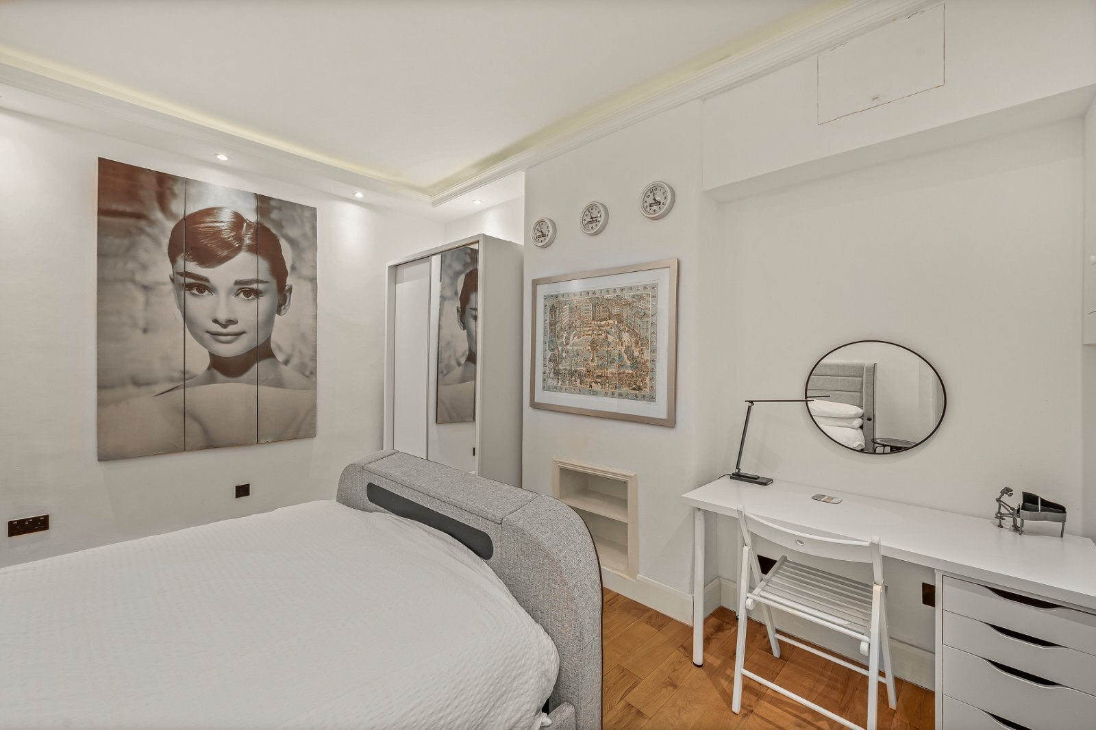 Flat Old Compton Street in City of Westminster