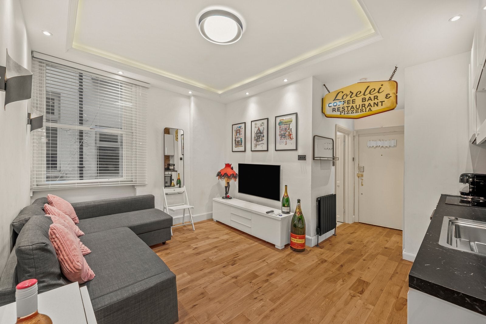 Flat Old Compton Street in City of Westminster