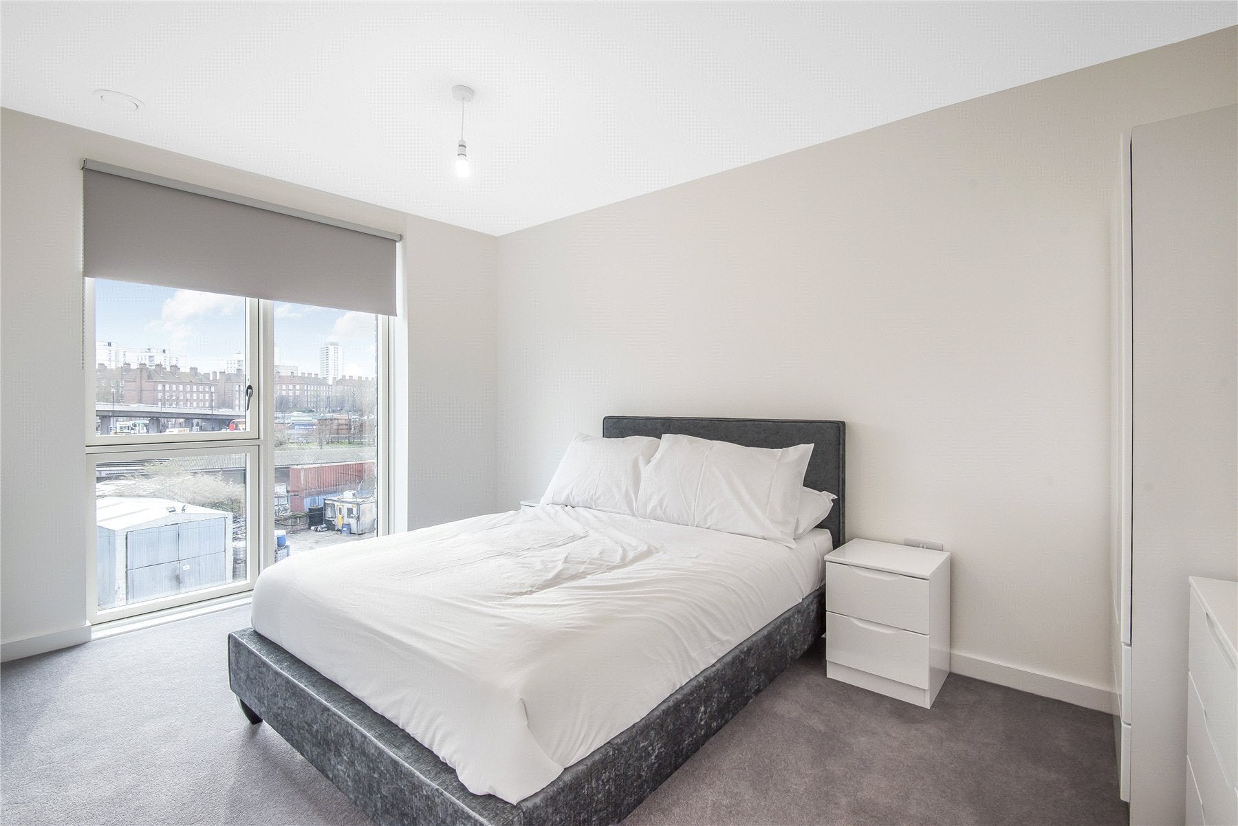 Flat Cook's Road in Greater London