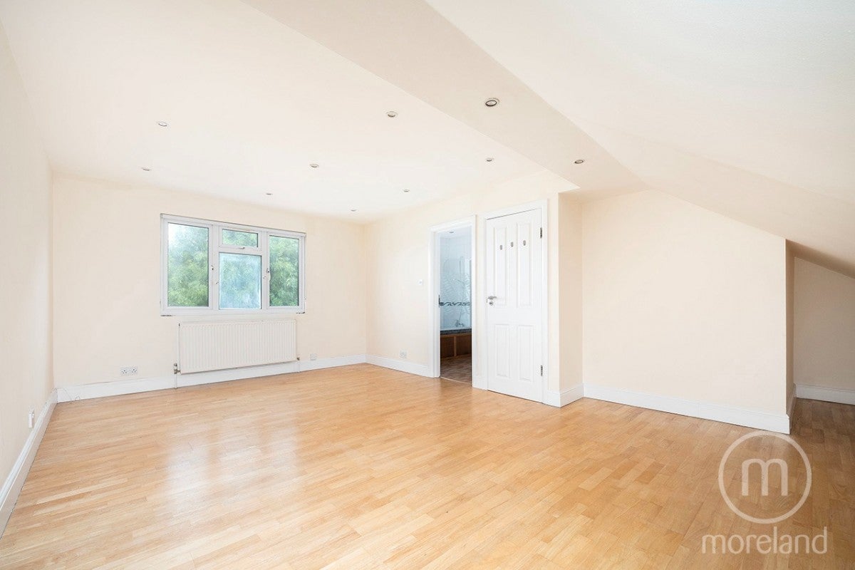 House Alyth Gardens in Greater London