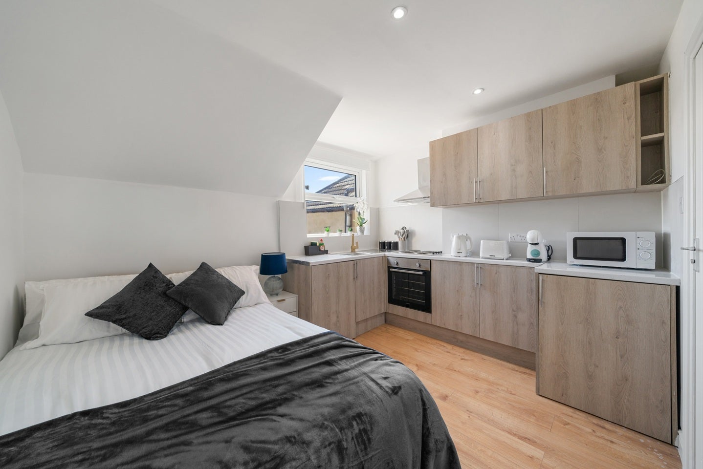 Flat Valnay Street in Greater London