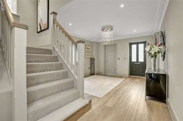 House Kingswood in Winkfield
