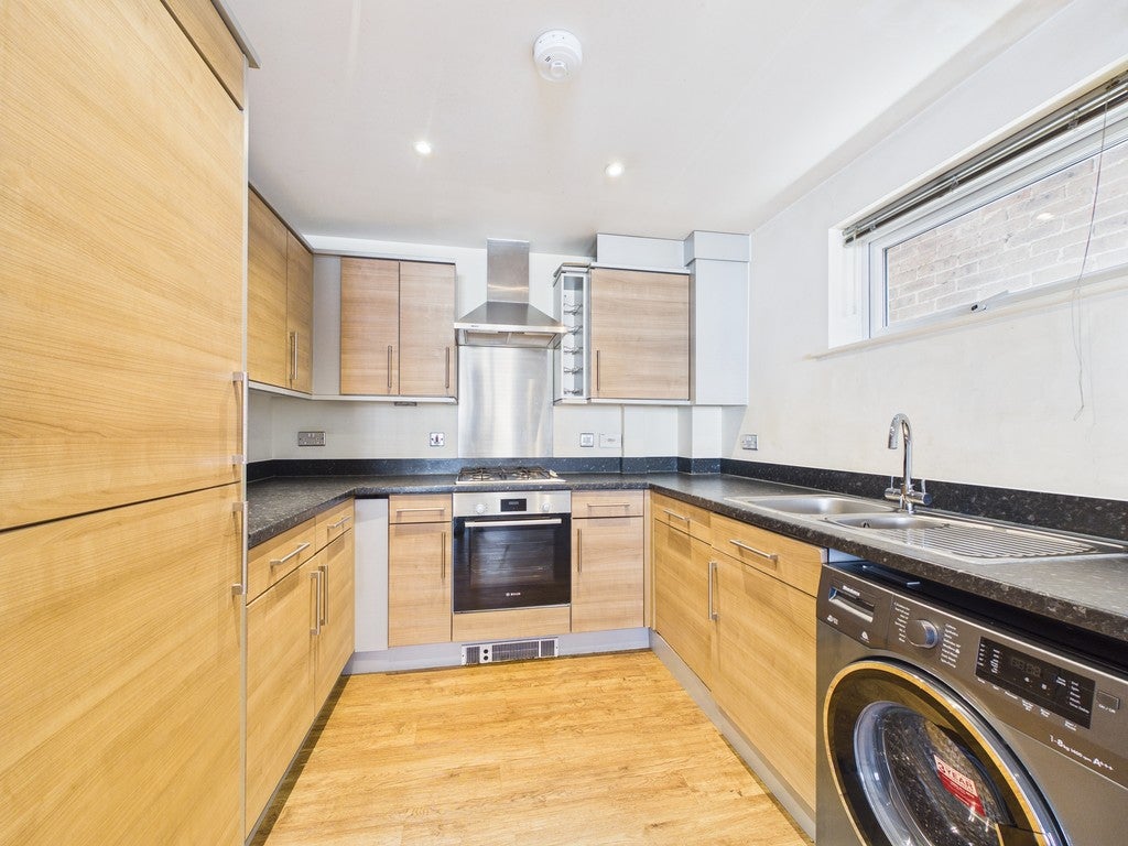 Flat Denne Parade in Horsham