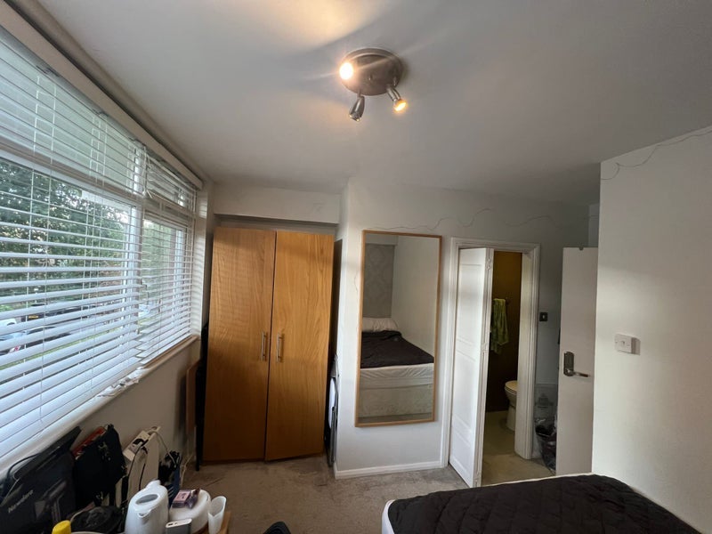 Room Carlton Drive in Greater London