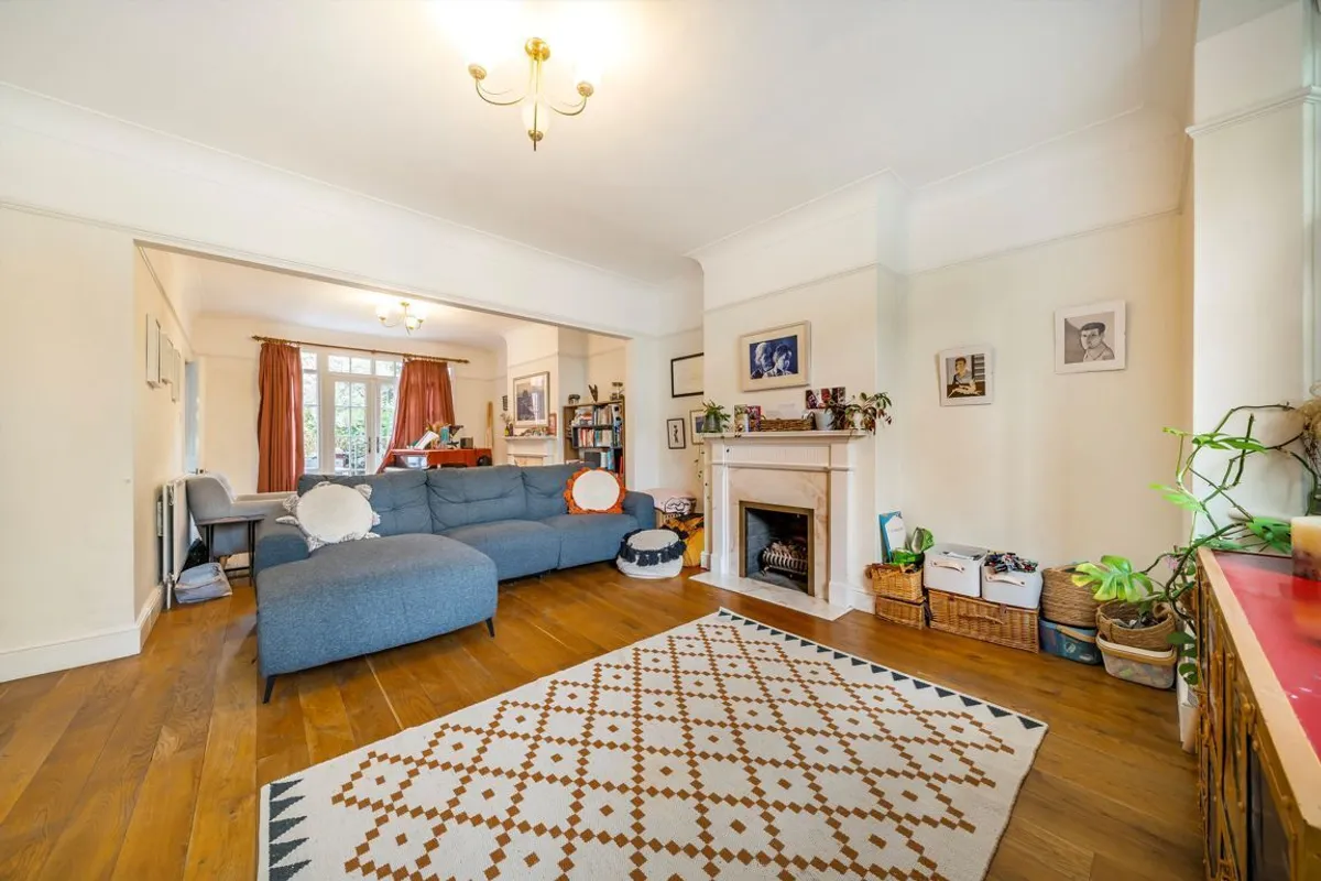 House Tennyson Avenue in Greater London