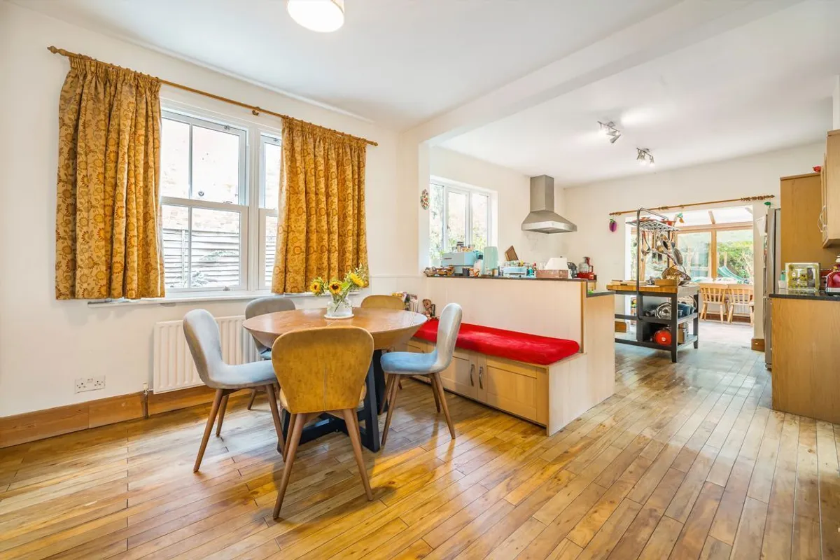 House Tennyson Avenue in Greater London