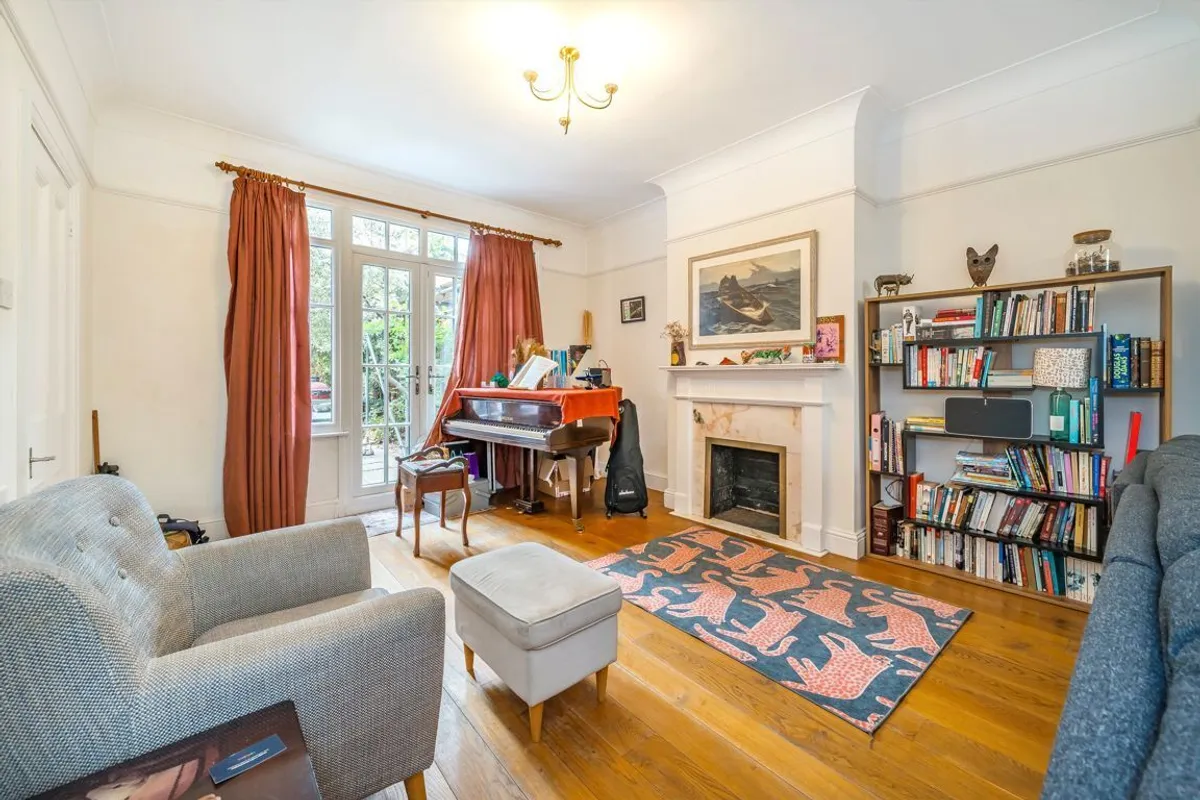House Tennyson Avenue in Greater London