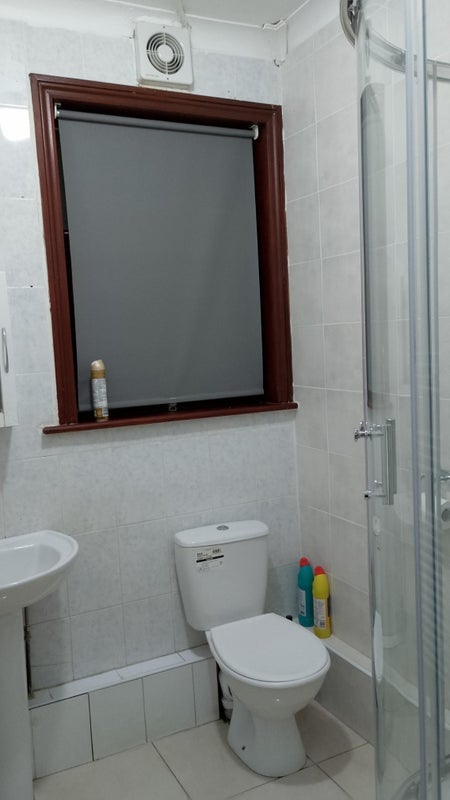 Room Carlton Road in Greater London