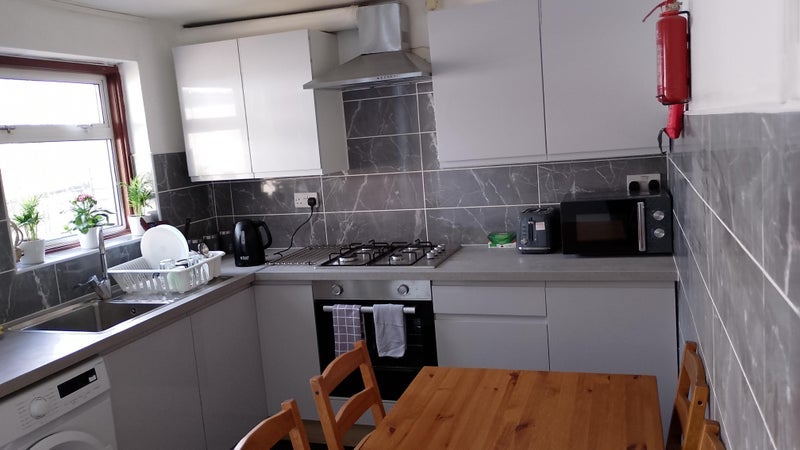 Room Carlton Road in Greater London