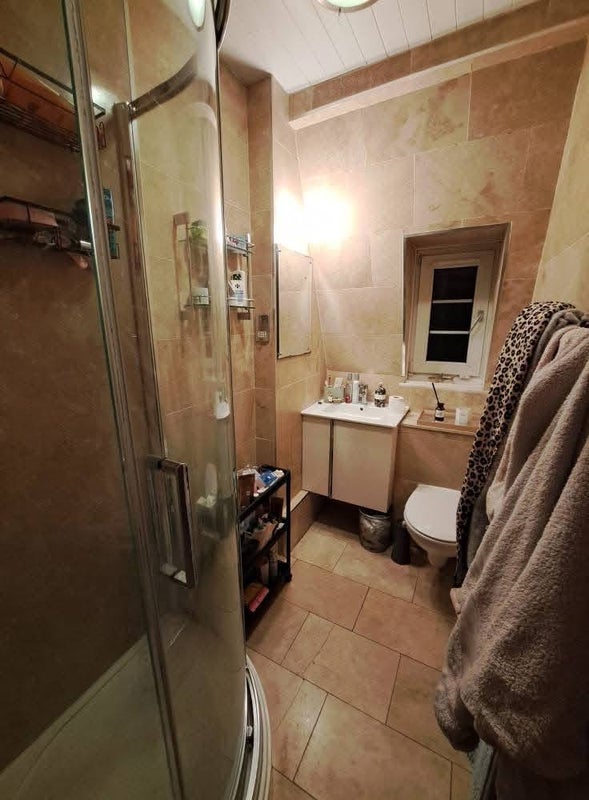 Room Adare Walk in Greater London
