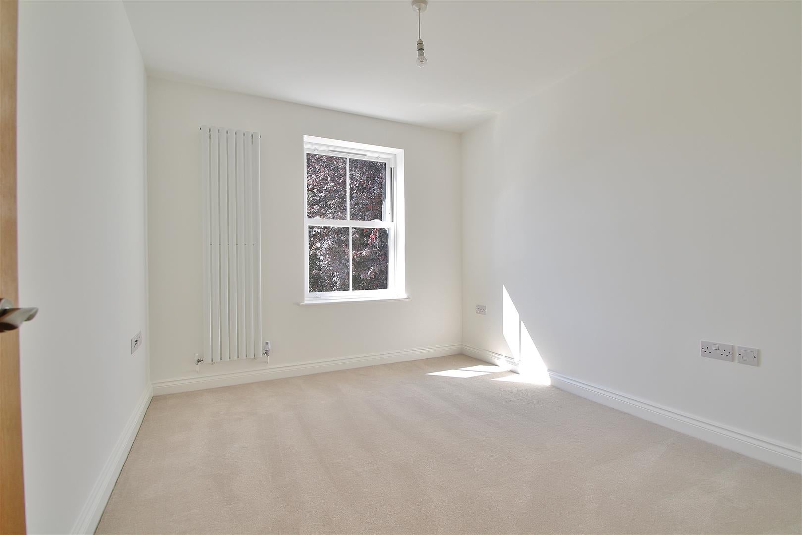 Flat Magdala Road in Greater London