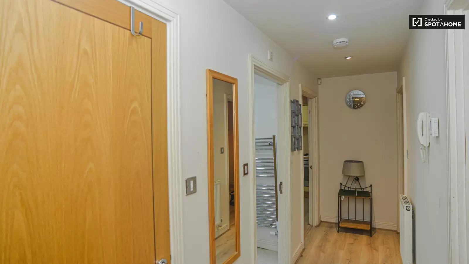 Flat Newport Avenue in Greater London