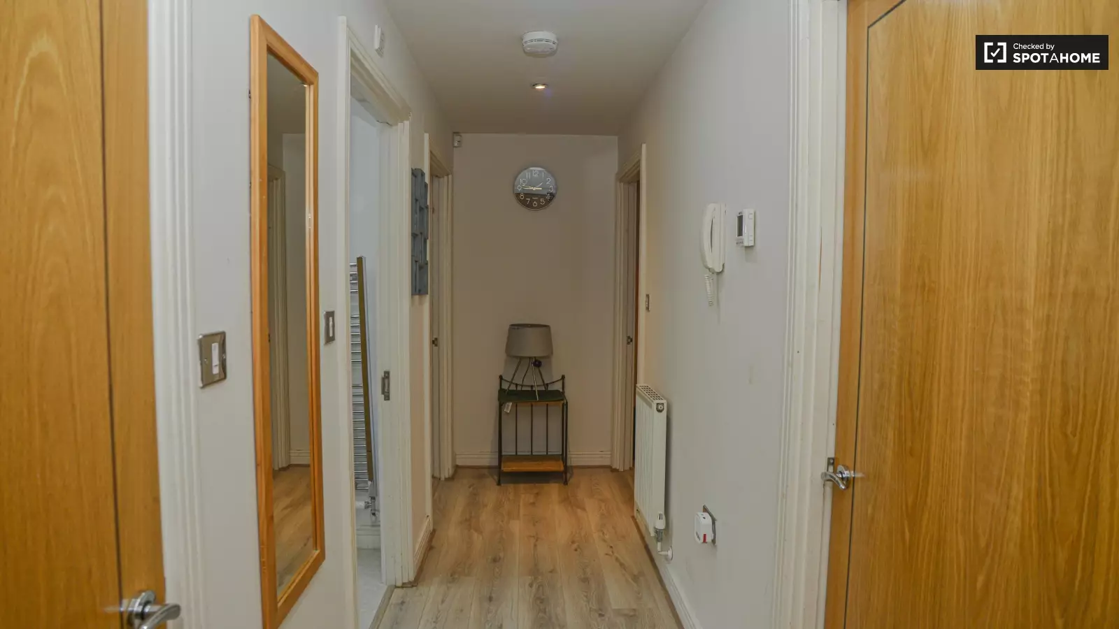 Flat Newport Avenue in Greater London