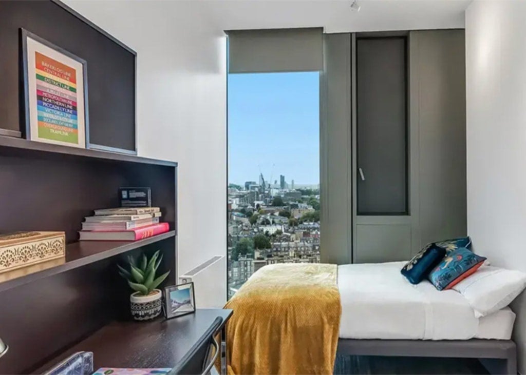 Flat Pentonville Road in Greater London