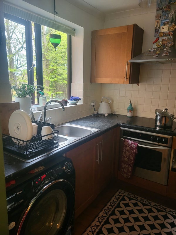 Room Chartwell Way in Greater London