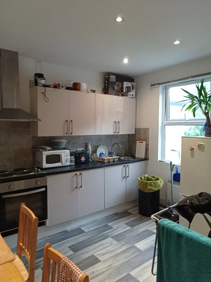 Flat Tapster Street in Greater London
