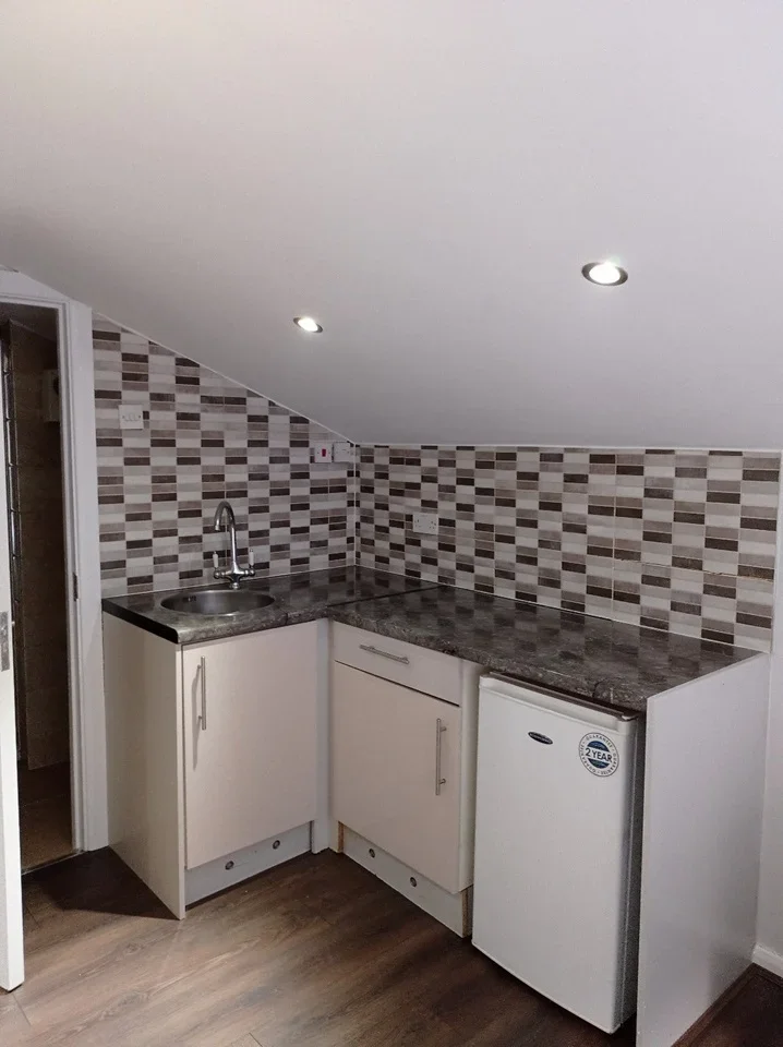 Flat Tapster Street in Greater London