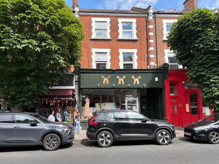 Flat Salusbury Road in Greater London
