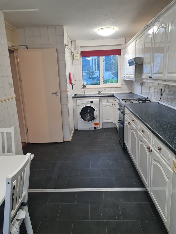 Room Hungerford Road in Greater London