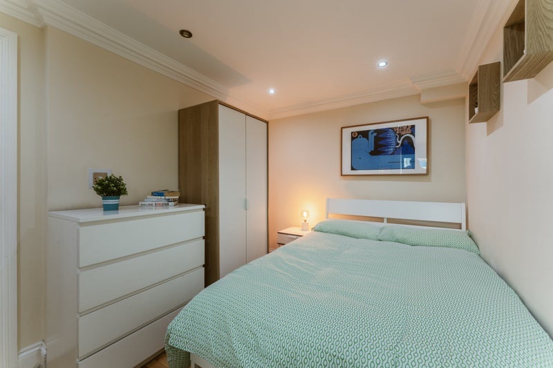 Flat Markfield Road in Greater London