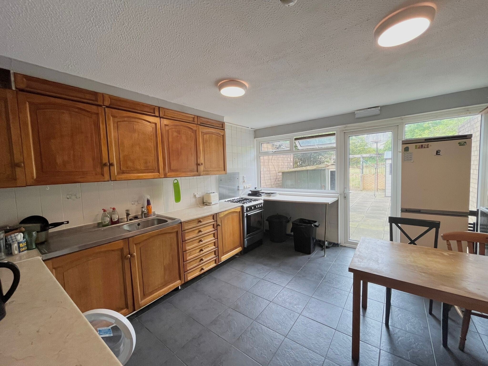 Room Gurnards Avenue in Milton Keynes