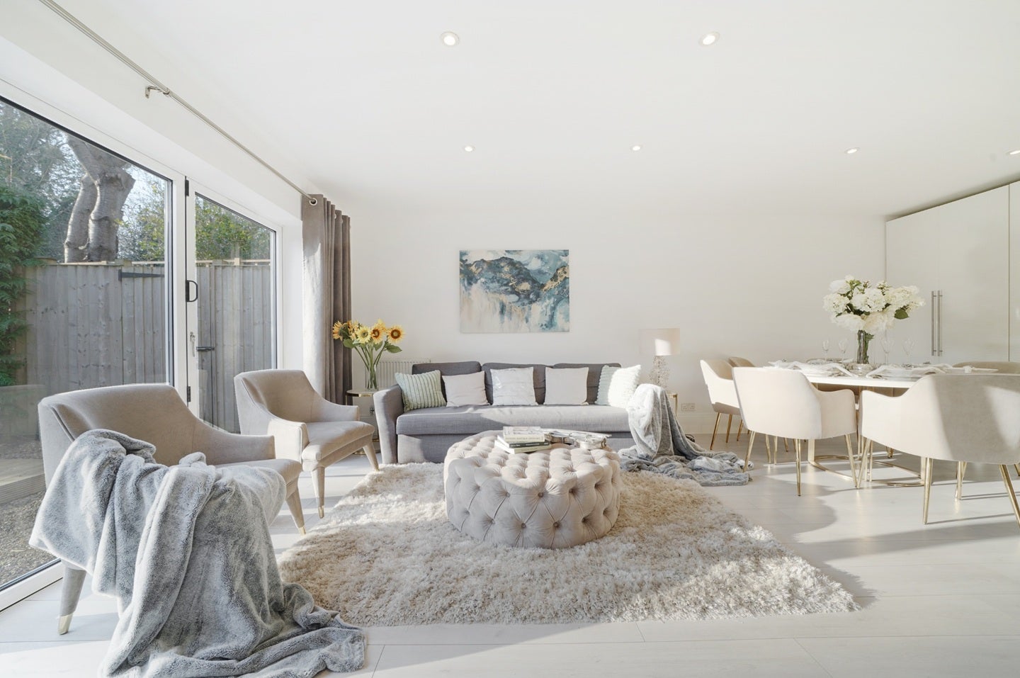 Flat Christchurch Avenue in Greater London