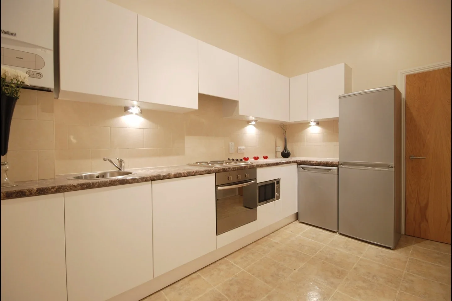 Flat Christchurch Avenue in Greater London