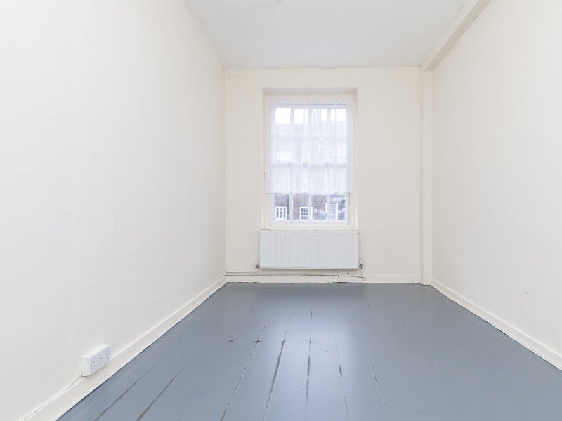 Room Atkins Road in Greater London