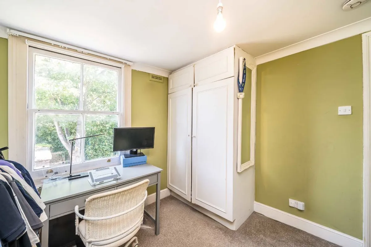 Flat Elms Road in Greater London