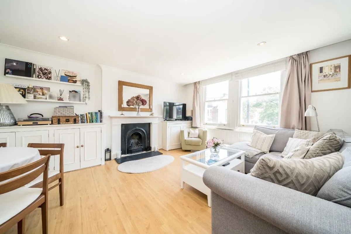 Flat Elms Road in Greater London