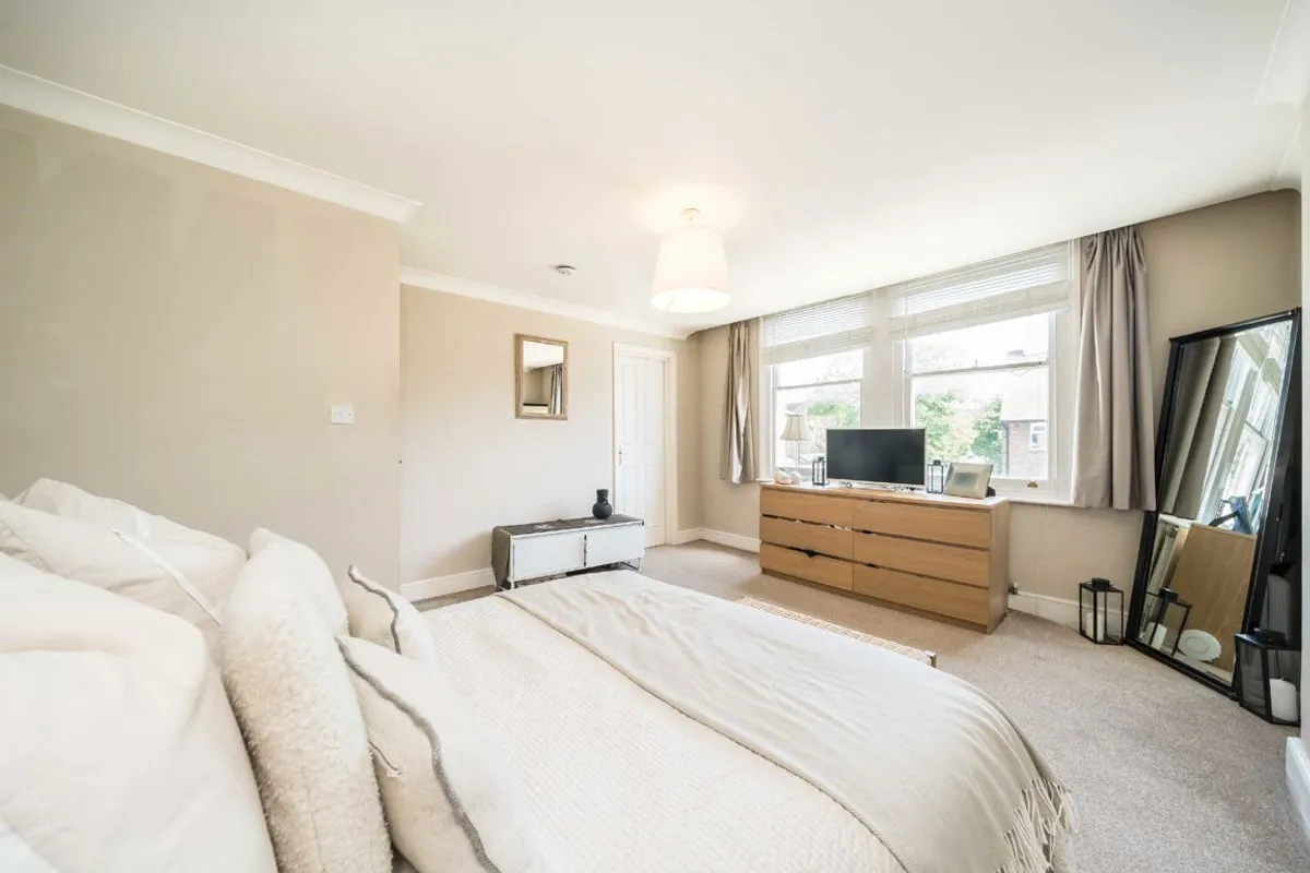 Flat Elms Road in Greater London