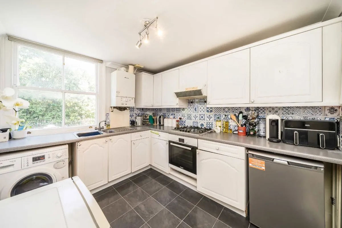 Flat Elms Road in Greater London