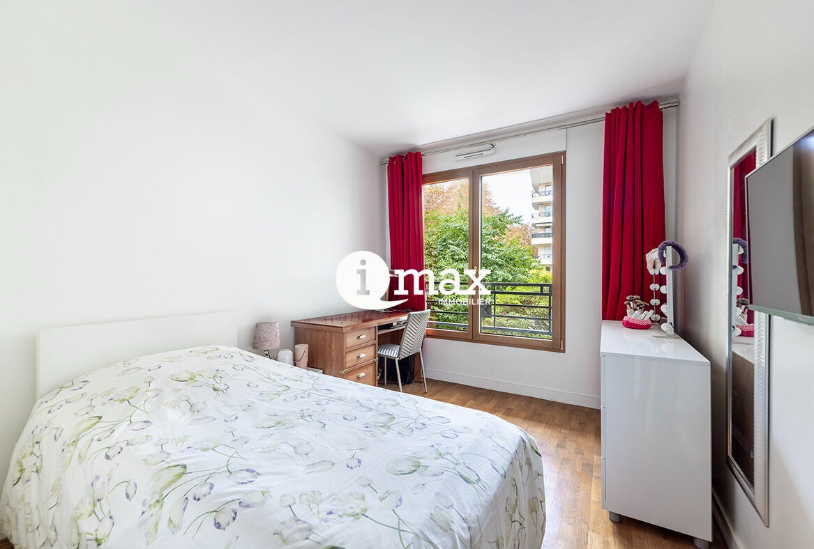 Flat Rue Jacques Mazaud in Levallois-Perret