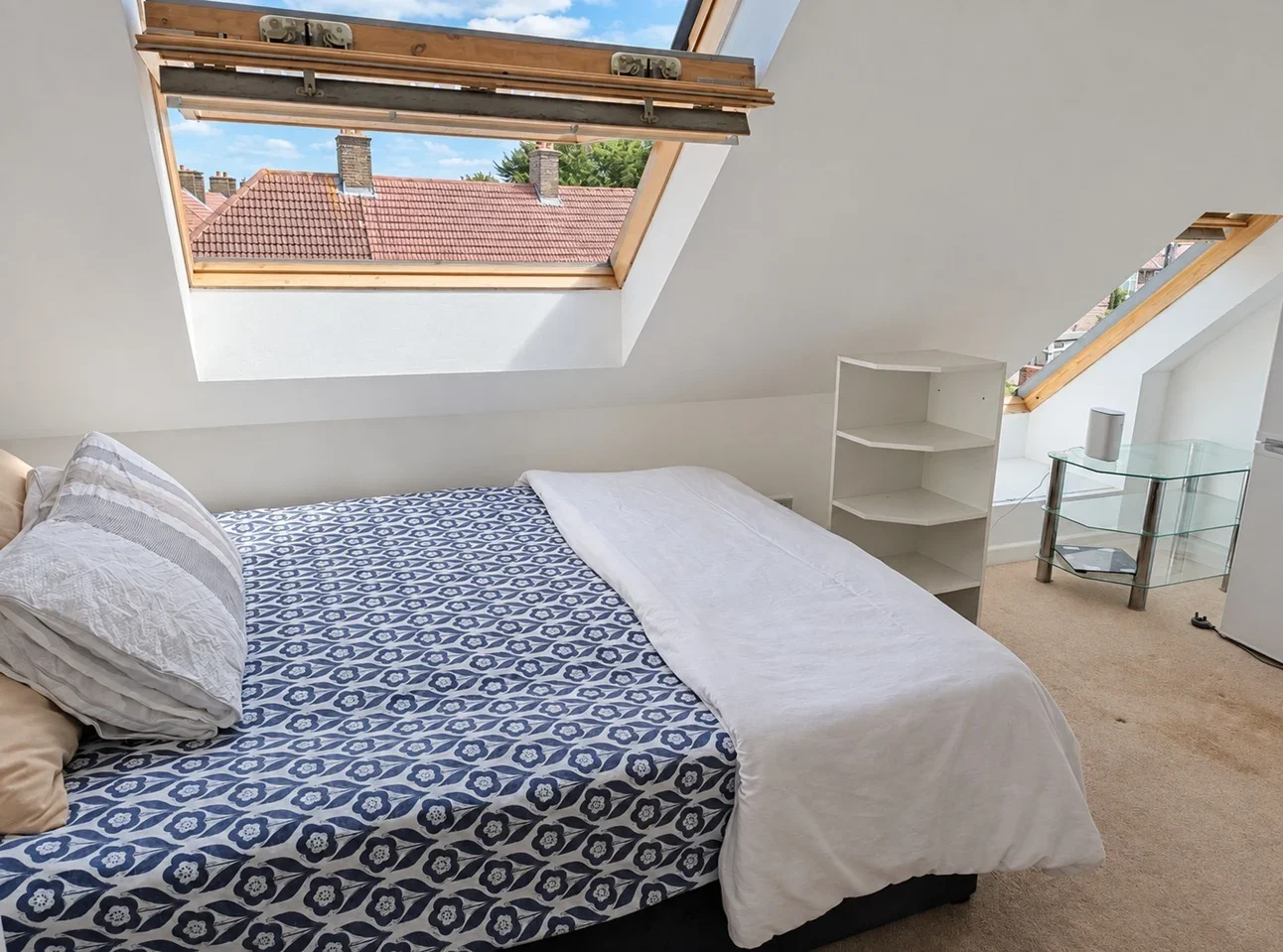 Room Easby Crescent in Greater London
