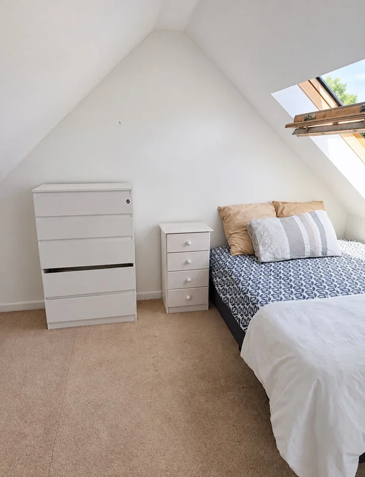 Room Easby Crescent in Greater London