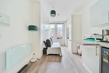 Flat Gilmore Road in Greater London